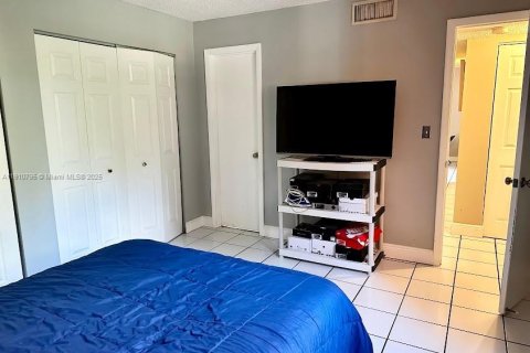 Купить кондоминиум в Майами, Флорида 2 спальни, 87.89м2, № 1967474 - фото 12