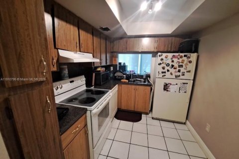 Купить кондоминиум в Майами, Флорида 2 спальни, 87.89м2, № 1967474 - фото 6