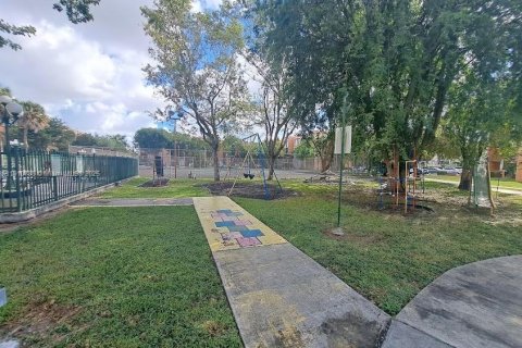 Купить кондоминиум в Майами, Флорида 2 спальни, 87.89м2, № 1967474 - фото 3