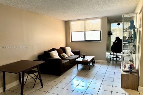 Купить кондоминиум в Майами, Флорида 2 спальни, 87.89м2, № 1967474 - фото 4