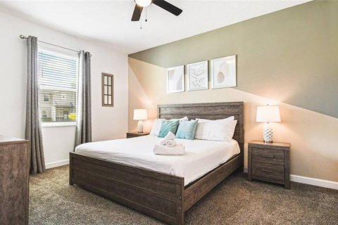 Casa en venta en Kissimmee, Florida, 6 dormitorios, 349.31 m2 № 1722369 - foto 18