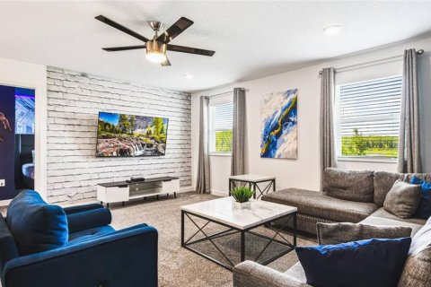 Casa en venta en Kissimmee, Florida, 6 dormitorios, 349.31 m2 № 1722369 - foto 9