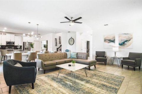 Casa en venta en Kissimmee, Florida, 6 dormitorios, 349.31 m2 № 1722369 - foto 5