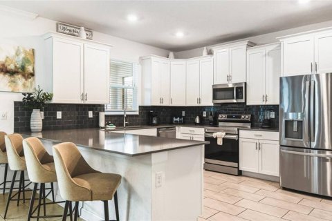 Casa en venta en Kissimmee, Florida, 6 dormitorios, 349.31 m2 № 1722369 - foto 8