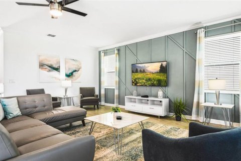 Casa en venta en Kissimmee, Florida, 6 dormitorios, 349.31 m2 № 1722369 - foto 3