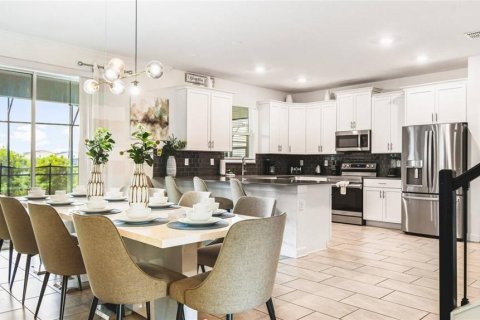 Casa en venta en Kissimmee, Florida, 6 dormitorios, 349.31 m2 № 1722369 - foto 4