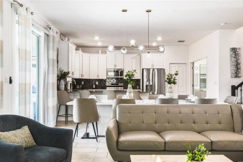 Casa en venta en Kissimmee, Florida, 6 dormitorios, 349.31 m2 № 1722369 - foto 6