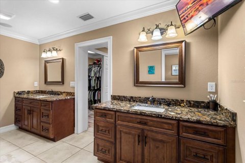 House in Altamonte Springs, Florida 5 bedrooms, 323.49 sq.m. № 2101091 - photo 18