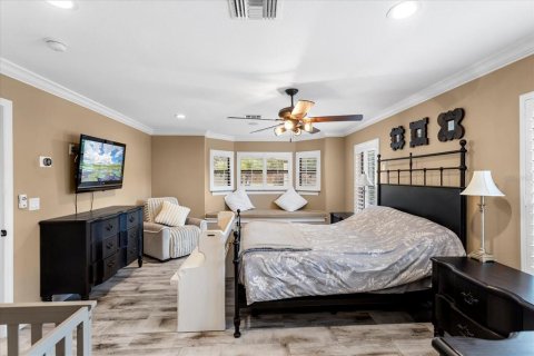 House in Altamonte Springs, Florida 5 bedrooms, 323.49 sq.m. № 2101091 - photo 16