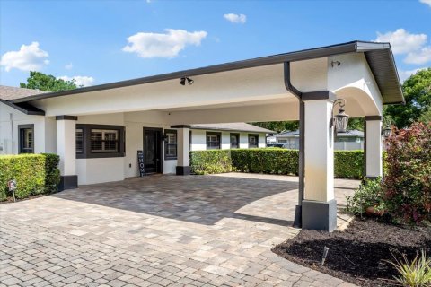 House in Altamonte Springs, Florida 5 bedrooms, 323.49 sq.m. № 2101091 - photo 13