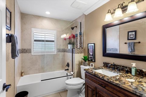 House in Altamonte Springs, Florida 5 bedrooms, 323.49 sq.m. № 2101091 - photo 22