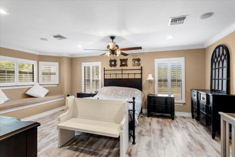 House in Altamonte Springs, Florida 5 bedrooms, 323.49 sq.m. № 2101091 - photo 15