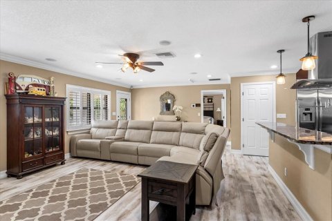 House in Altamonte Springs, Florida 5 bedrooms, 323.49 sq.m. № 2101091 - photo 14