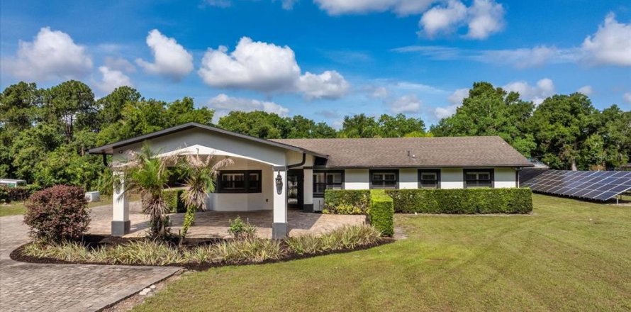 House in Altamonte Springs, Florida 5 bedrooms, 323.49 sq.m. № 2101091