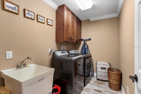 House in Altamonte Springs, Florida 5 bedrooms, 323.49 sq.m. № 2101091 - photo 20