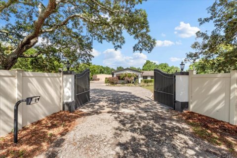 House in Altamonte Springs, Florida 5 bedrooms, 323.49 sq.m. № 2101091 - photo 2