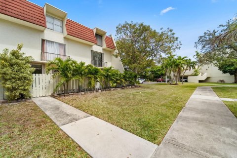Touwnhouse à louer à Miami, Floride: 2 chambres, 120.77 m2 № 2424600 - photo 16