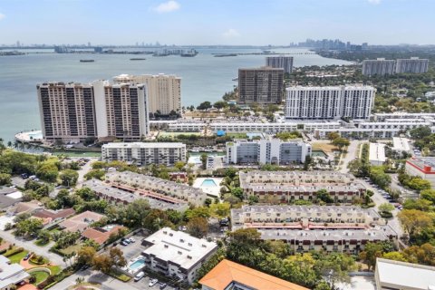 Touwnhouse à louer à Miami, Floride: 2 chambres, 120.77 m2 № 2424600 - photo 19