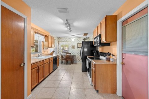 House in Lakeland, Florida 2 bedrooms, 105.17 sq.m. № 1901567 - photo 12