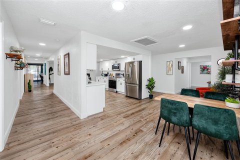 Commercial property in Saint Petersburg, Florida 338.26 sq.m. № 2092562 - photo 5