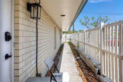 Commercial property in Saint Petersburg, Florida 338.26 sq.m. № 2092562 - photo 20