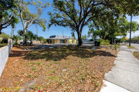 Commercial property in Saint Petersburg, Florida 338.26 sq.m. № 2092562 - photo 13
