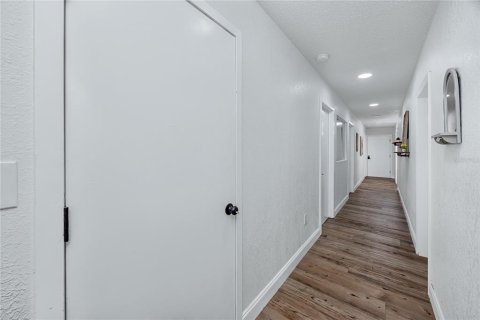 Commercial property in Saint Petersburg, Florida 338.26 sq.m. № 2092562 - photo 24