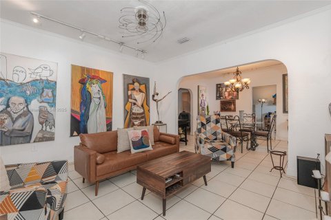 Commercial property in Miami, Florida 137.4 sq.m. № 1965378 - photo 19