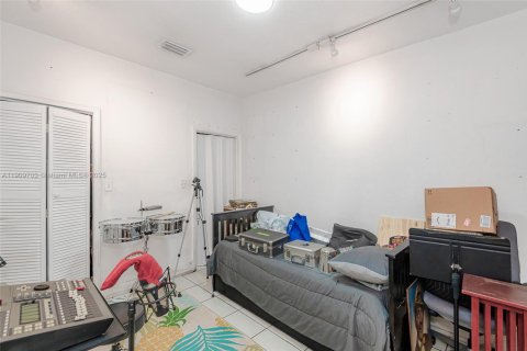 Commercial property in Miami, Florida 137.4 sq.m. № 1965378 - photo 15