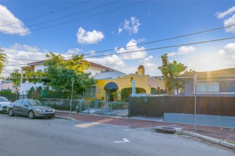 Commercial property in Miami, Florida 137.4 sq.m. № 1965378 - photo 5
