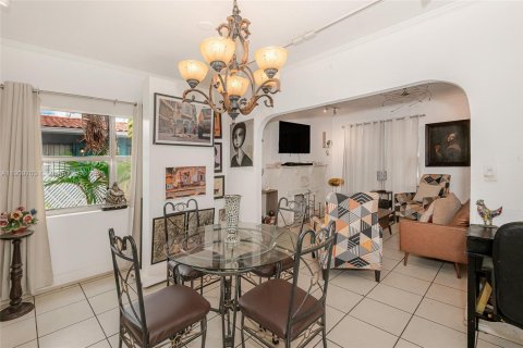 Commercial property in Miami, Florida 137.4 sq.m. № 1965378 - photo 23