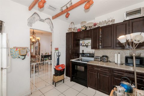 Commercial property in Miami, Florida 137.4 sq.m. № 1965378 - photo 27