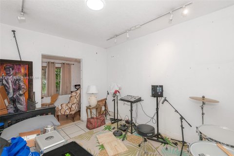 Commercial property in Miami, Florida 137.4 sq.m. № 1965378 - photo 17