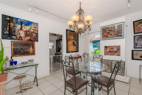 Commercial property in Miami, Florida 137.4 sq.m. № 1965378 - photo 24