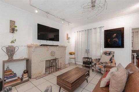 Commercial property in Miami, Florida 137.4 sq.m. № 1965378 - photo 20