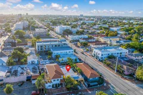 Commercial property in Miami, Florida 137.4 sq.m. № 1965378 - photo 1