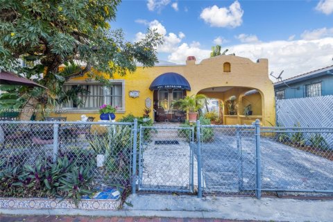 Commercial property in Miami, Florida 137.4 sq.m. № 1965378 - photo 7