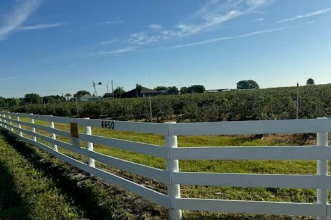 Propiedad comercial en Winter Haven, Florida № 2242268