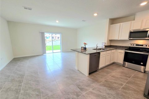 Townhouse in Davenport, Florida 3 bedrooms, 155.43 sq.m. № 1852759 - photo 13