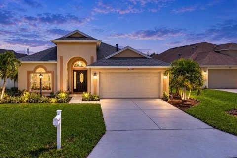 House in Parrish, Florida 4 bedrooms, 189.71 sq.m. № 2361477