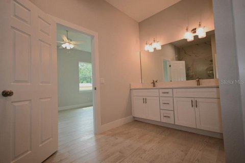 House in Dade City, Florida 3 bedrooms, 148.64 sq.m. № 1685044 - photo 17