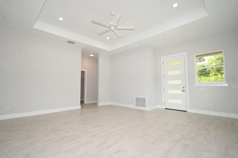 House in Dade City, Florida 3 bedrooms, 148.64 sq.m. № 1685044 - photo 7