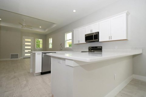 House in Dade City, Florida 3 bedrooms, 148.64 sq.m. № 1685044 - photo 10