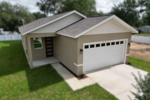 House in Dade City, Florida 3 bedrooms, 148.64 sq.m. № 1685044 - photo 1