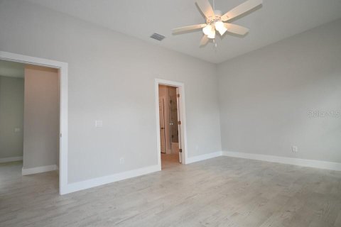 House in Dade City, Florida 3 bedrooms, 148.64 sq.m. № 1685044 - photo 14
