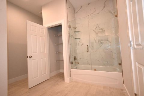 House in Dade City, Florida 3 bedrooms, 148.64 sq.m. № 1685044 - photo 16