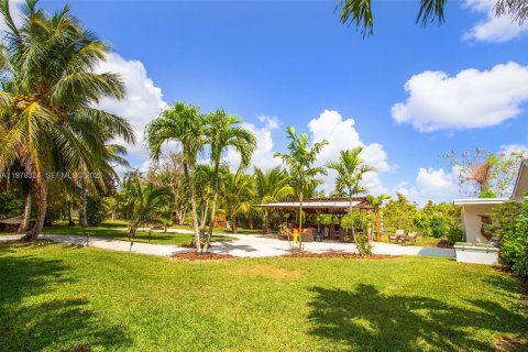 House in Homestead, Florida 5 bedrooms, 314.1 sq.m. № 2044643 - photo 6