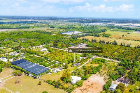 House in Homestead, Florida 5 bedrooms, 314.1 sq.m. № 2044643 - photo 1