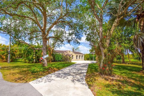 House in Homestead, Florida 5 bedrooms, 314.1 sq.m. № 2044643 - photo 4