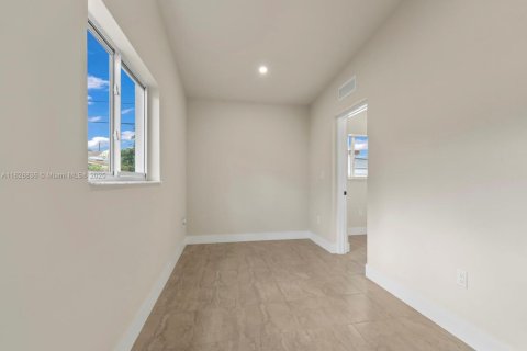 Casa en venta en Hialeah, Florida, 4 dormitorios, 162.58 m2 № 1800729 - foto 27